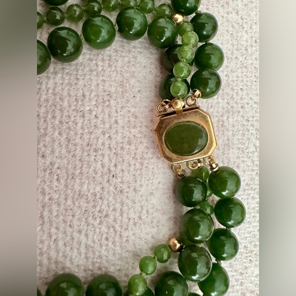 Natural jade triple- strand bead necklace w/ gold filled clasp 18” - Picture 3 of 7